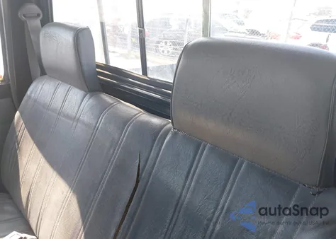 1989 Toyota Pickup 1/2 Ton Sht Wheelbase Dlx z USA, uszkodzony, nr VIN JT4RN81P0K0029116